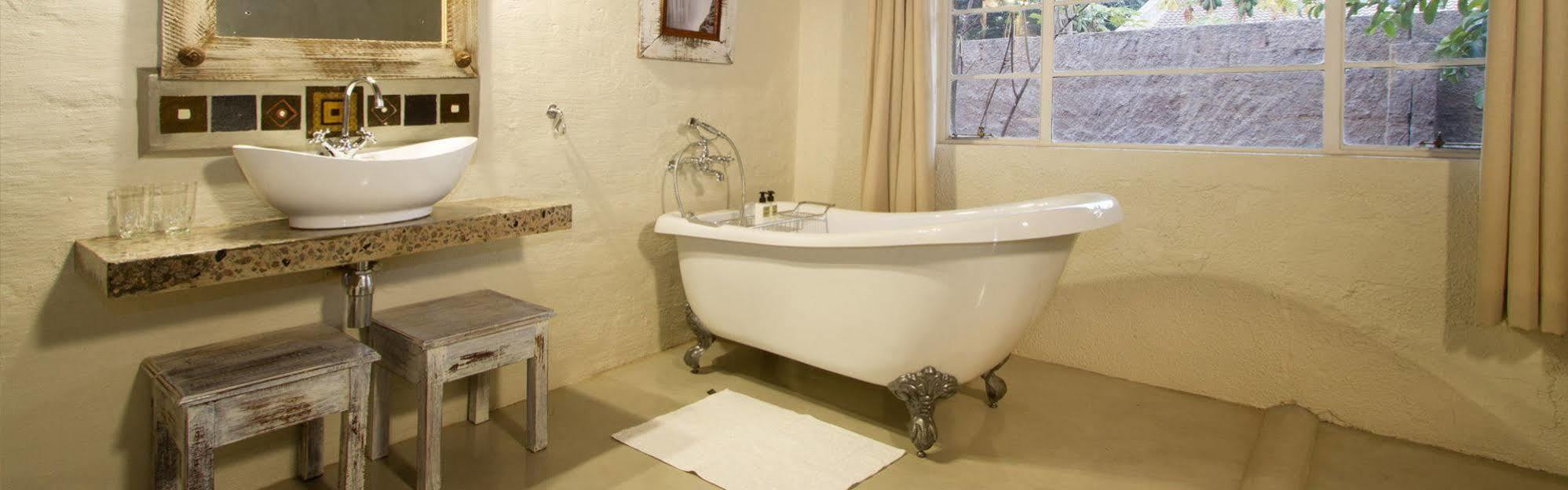 Bayete Guest Lodge Victoria Falls Eksteriør billede